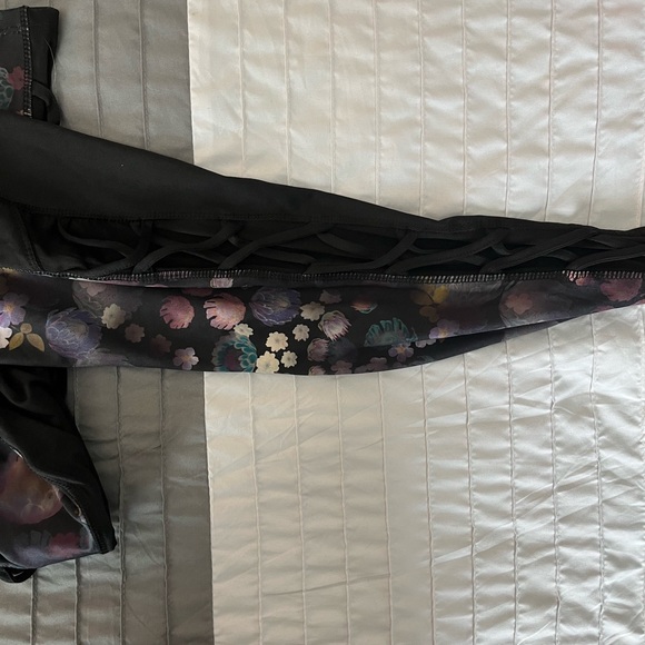 The warm up leggings size xs - Picture 3 of 5